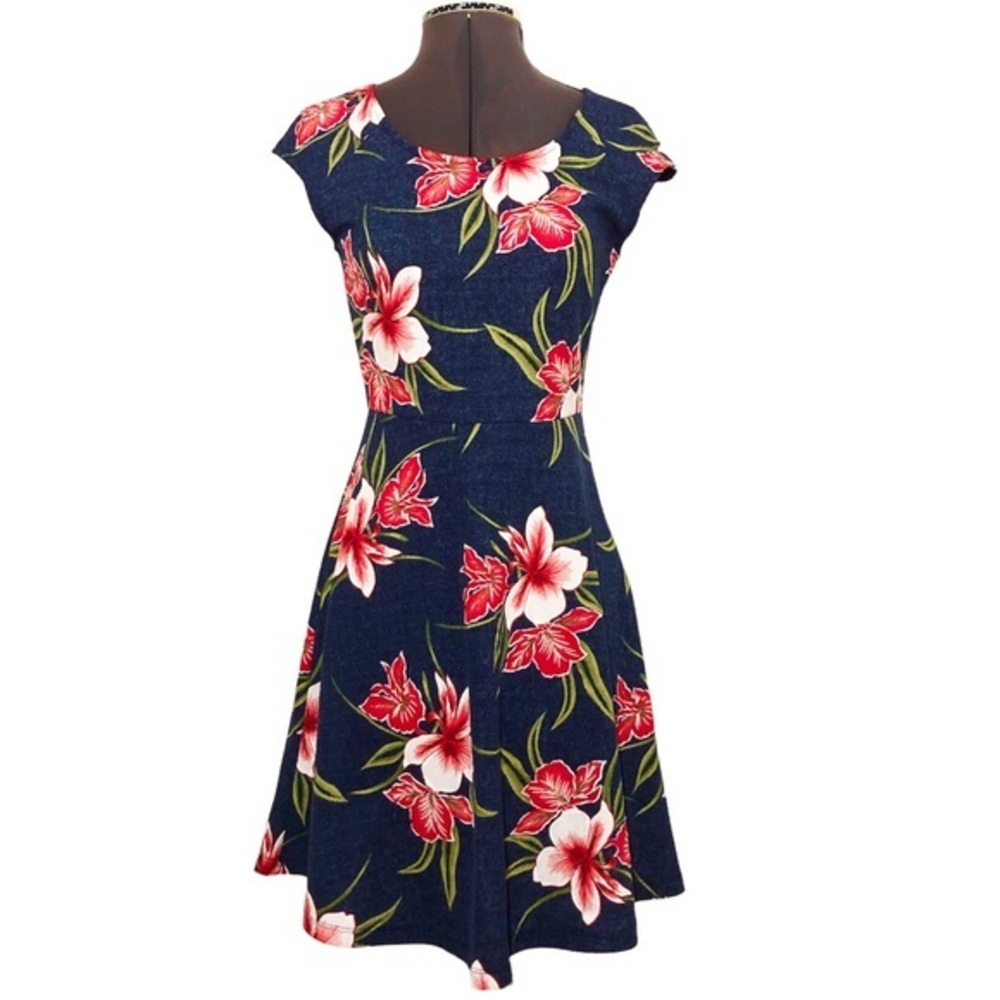 GILLI Made USA Sleeveles Stretchy Back Key Hole Pull On Textured Floral Dress S